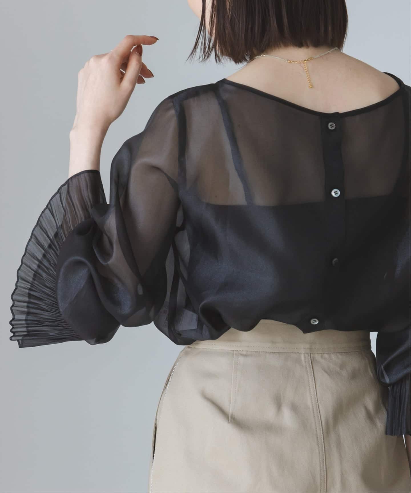 追加》パールシアープリーツカフスブラウス（シャツ／ブラウス