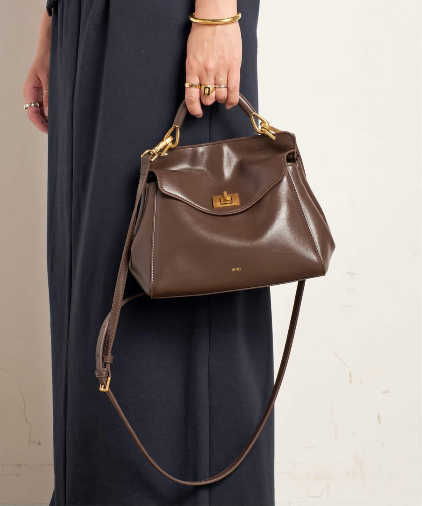 JW PEI / ジェイダブリュー ペイ】Lucia Classic Top Handbag(BRN