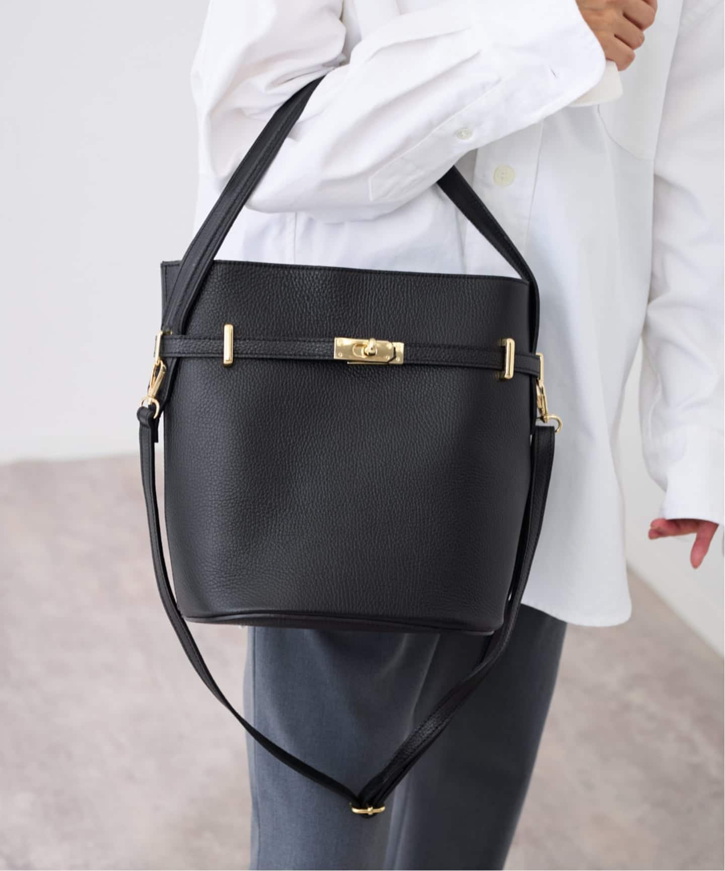 AULENTTI/オウレンティワンハンドル金具付きbasketバック