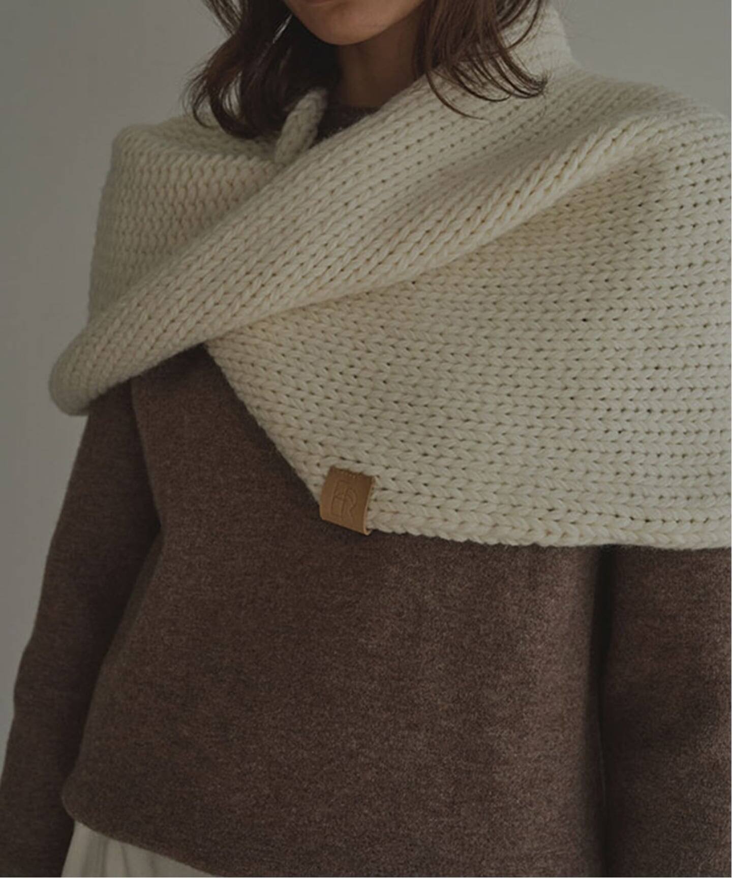 ETRE TOKYO バルキーヤーンハンドニットスヌード（マフラー）｜BOICE