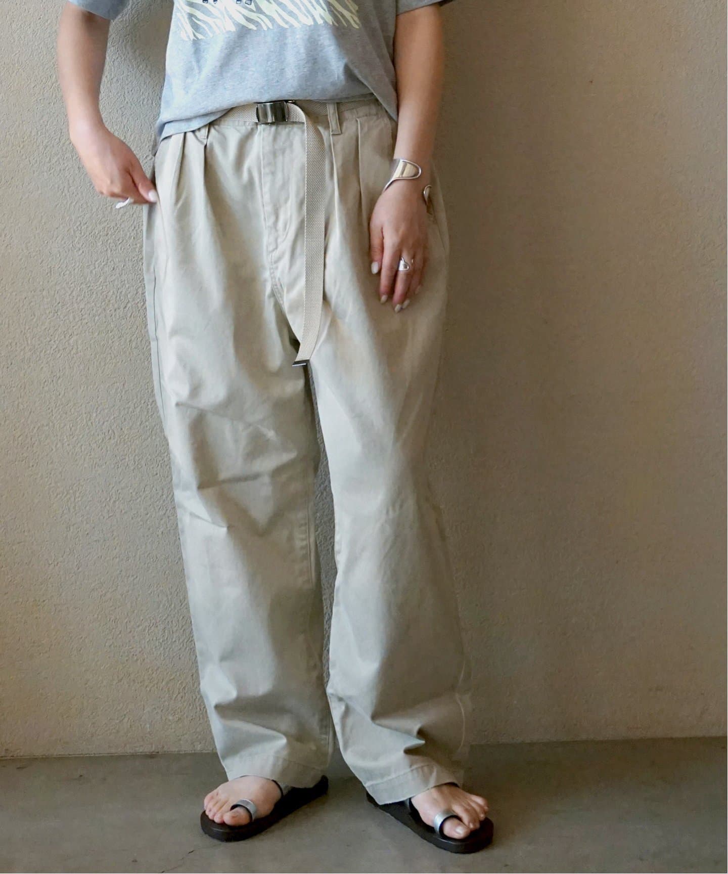 チノ タックテーパーパンツ（チノパンツ）｜journal standard luxe