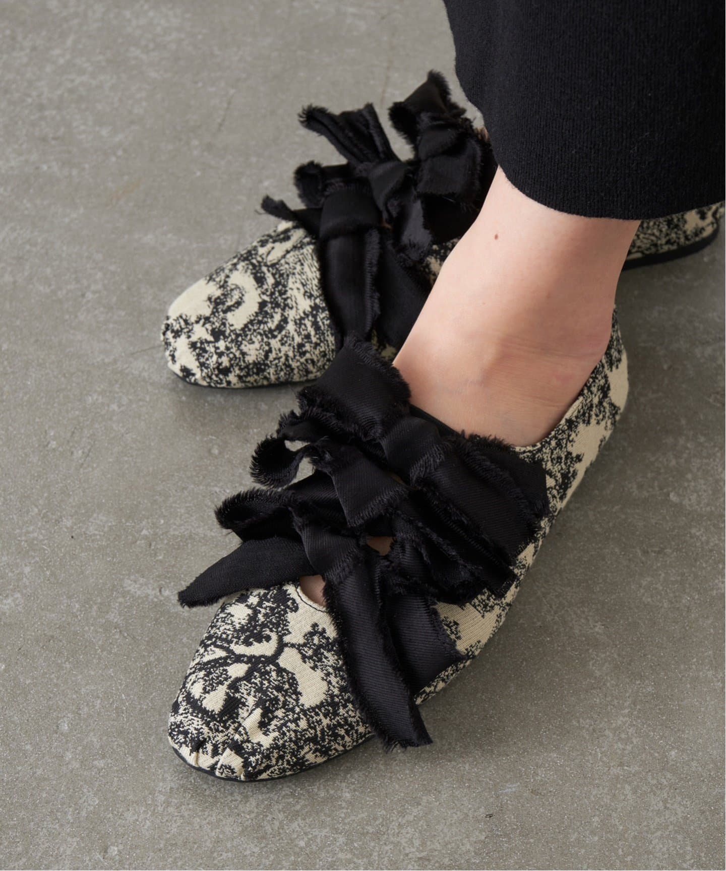 追加》GRISEサテンリボンバレリーナ（フラットシューズ）｜LE TALON