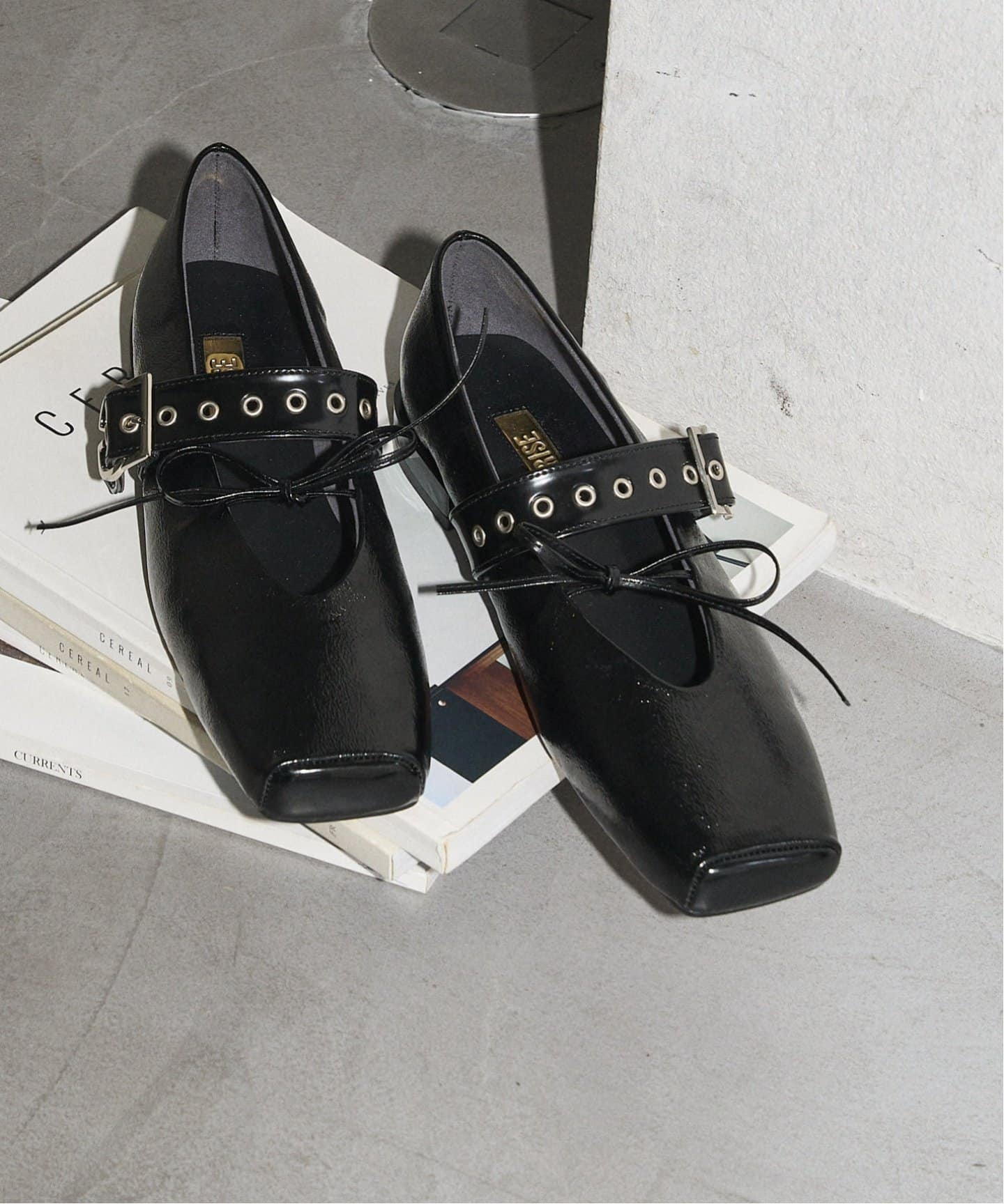 追加》GRISEボックススクエアダブルメリージェーン（フラットシューズ