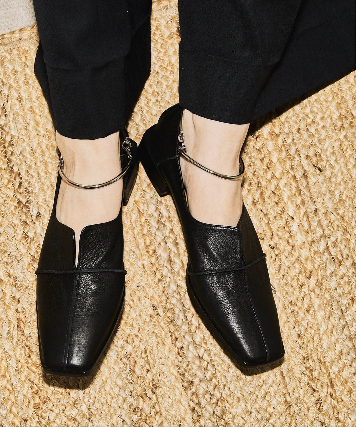 追加》GRISEレザースクエアクロスシームアンクルフラット（フラット