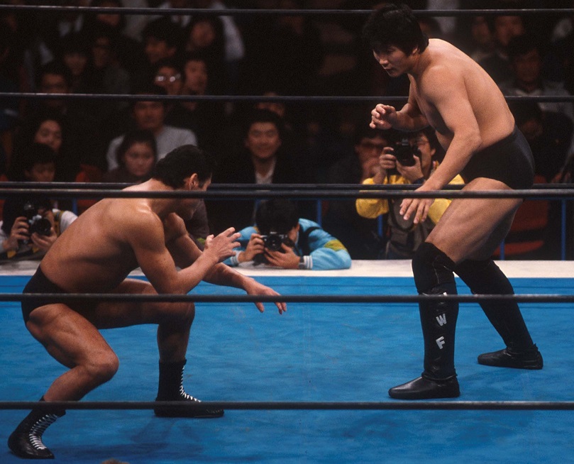 プロレス】新格闘王となった前田日明が9カ月ぶりにアントニオ猪木と