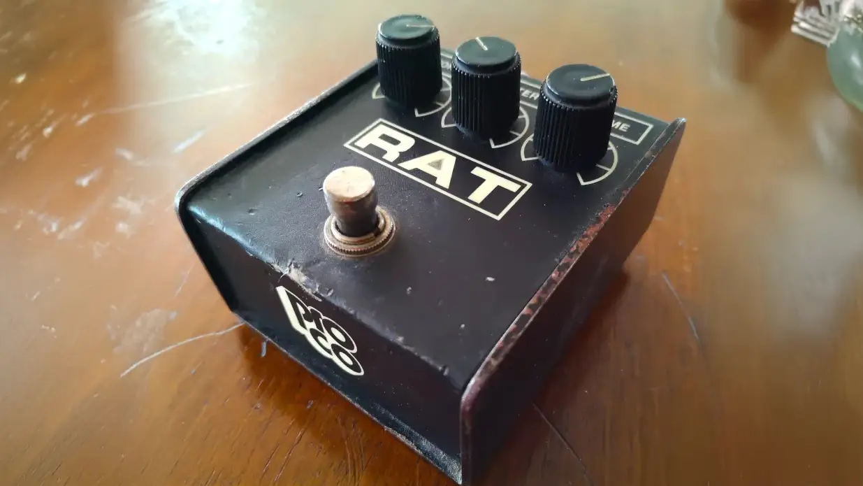 LM308 Chip: The Silicon Heart of the ProCo RAT | Equipboard