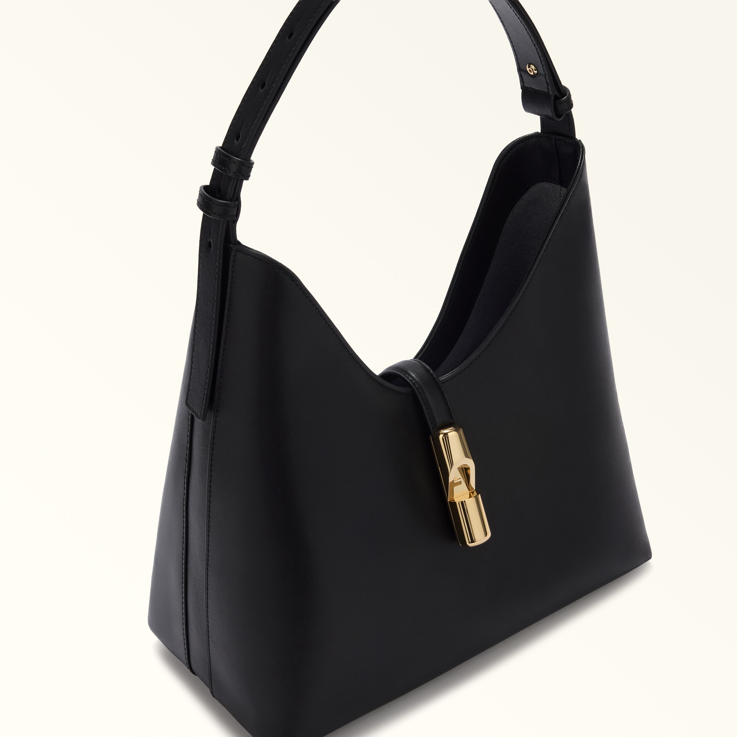 ショルダーバッグ M NERO Furla Goccia | Furla JP