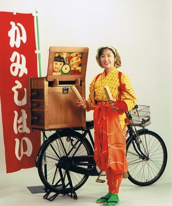 大阪天満宮で街頭紙芝居－昭和20年ごろの原画使用、「黄金バット」も