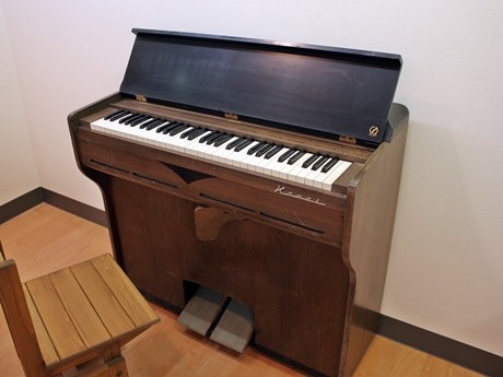 京都の博物館に約50年前の足踏みオルガン－来館者も演奏 - 烏丸経済新聞