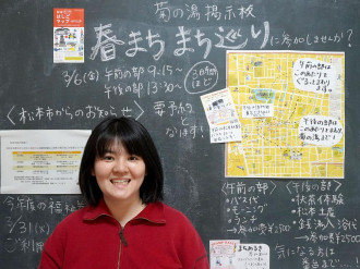 松本で画家・山下康一さん作品展 紙の白と墨の濃淡で、「山の厳しさ