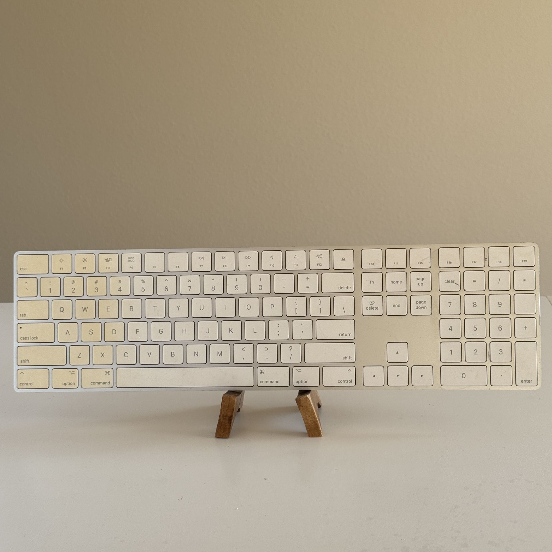 Apple Magic Keyboard With Numeric Keypad -WHITE- A1843