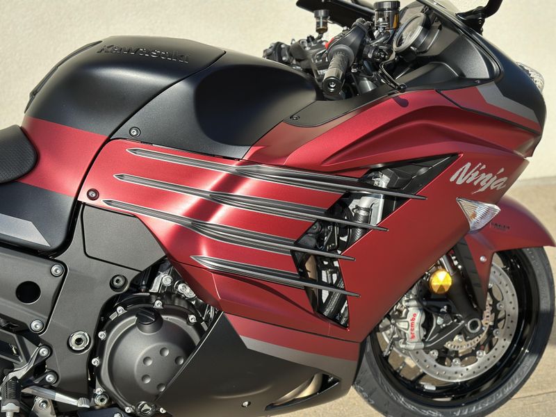 New 2025 Kawasaki Ninja ZX14R | Cross Country Powersports