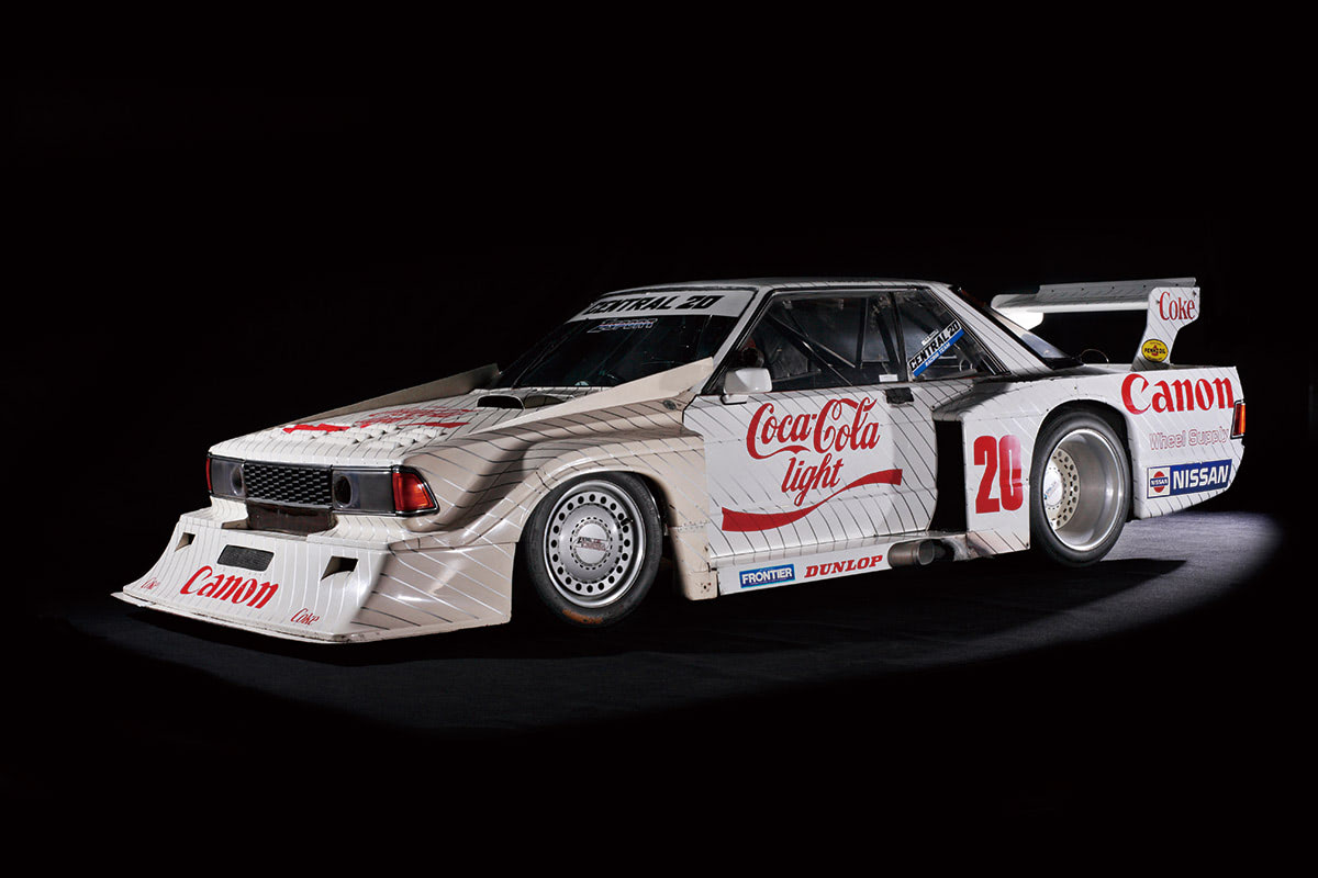 コカ・コーラ カラーの怪物！ 910ブルが富士を制圧｜1982年 日産