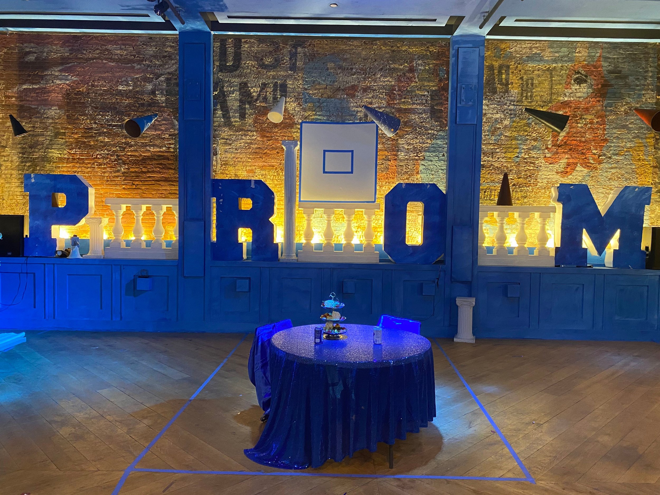 アート・デザイン・音楽 Naked new york New York/New Wave | MoMA