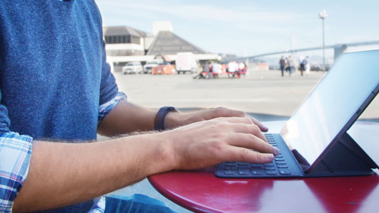 新iPad Pro、まだノートPCには代われず WSJ記者レビュー - WSJ