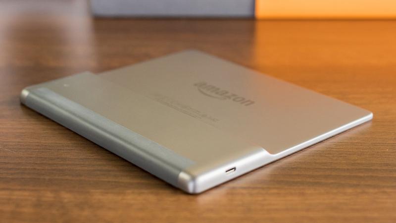 Kindle Oasis (9th gen) Review: Amazon's First Waterproof eReader