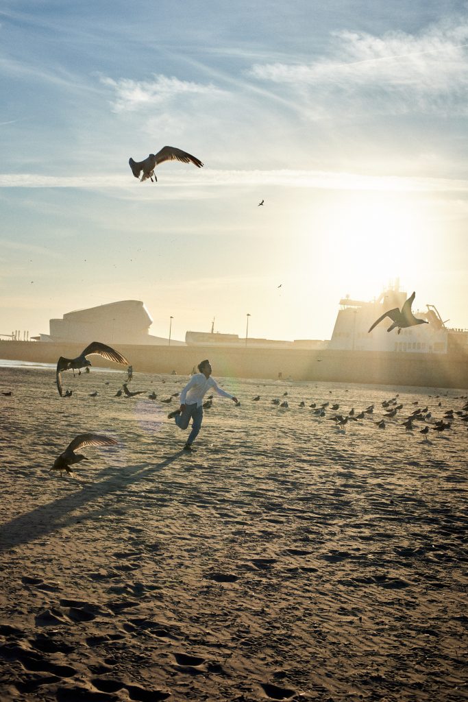 川島小鳥×仲野太賀写真集『（世界）²』刊行記念展が都内2カ所で開催中
