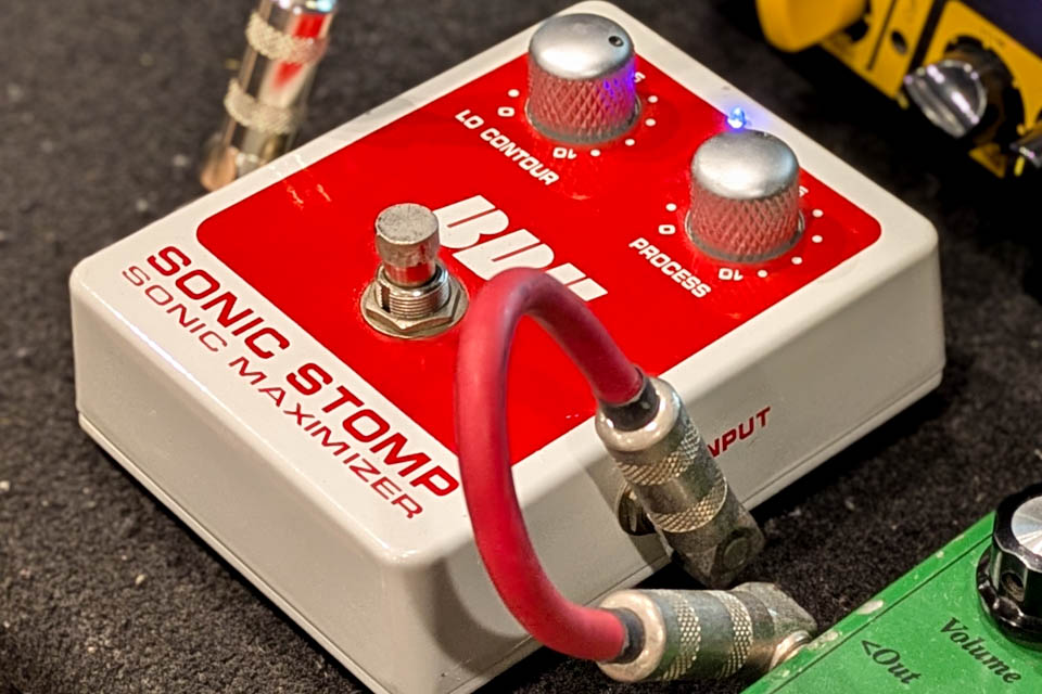 ベーシストによるBBE SONIC STOMPのレビュー。自我を捨て音抜けを追求