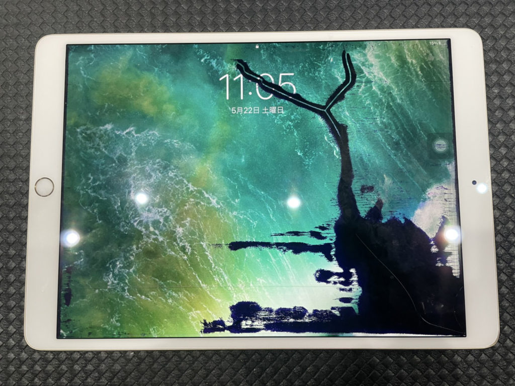 iPad Pro 10.5 液晶表示不良（東京都より郵送修理） - iPhone修理は