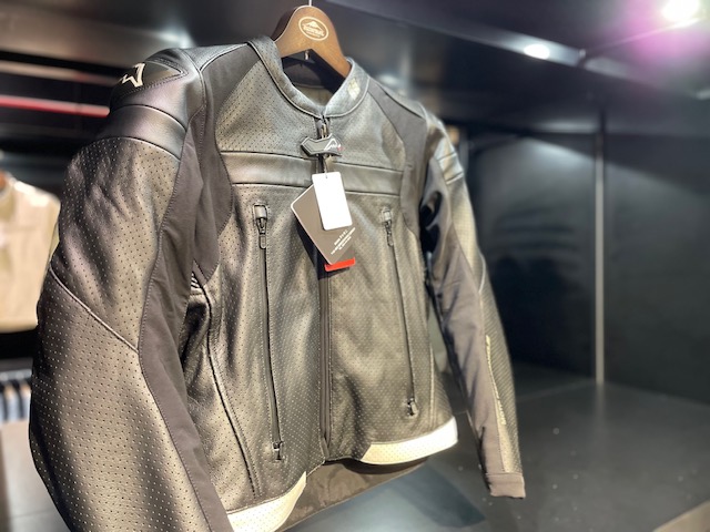 入荷速報】2024年SS新作！レザージャケットとレザーパンツが入荷しま