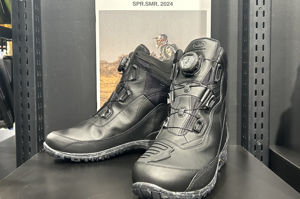 新商品入荷】防水シューズ「K-6302 アドーネシューズ」遂に入荷