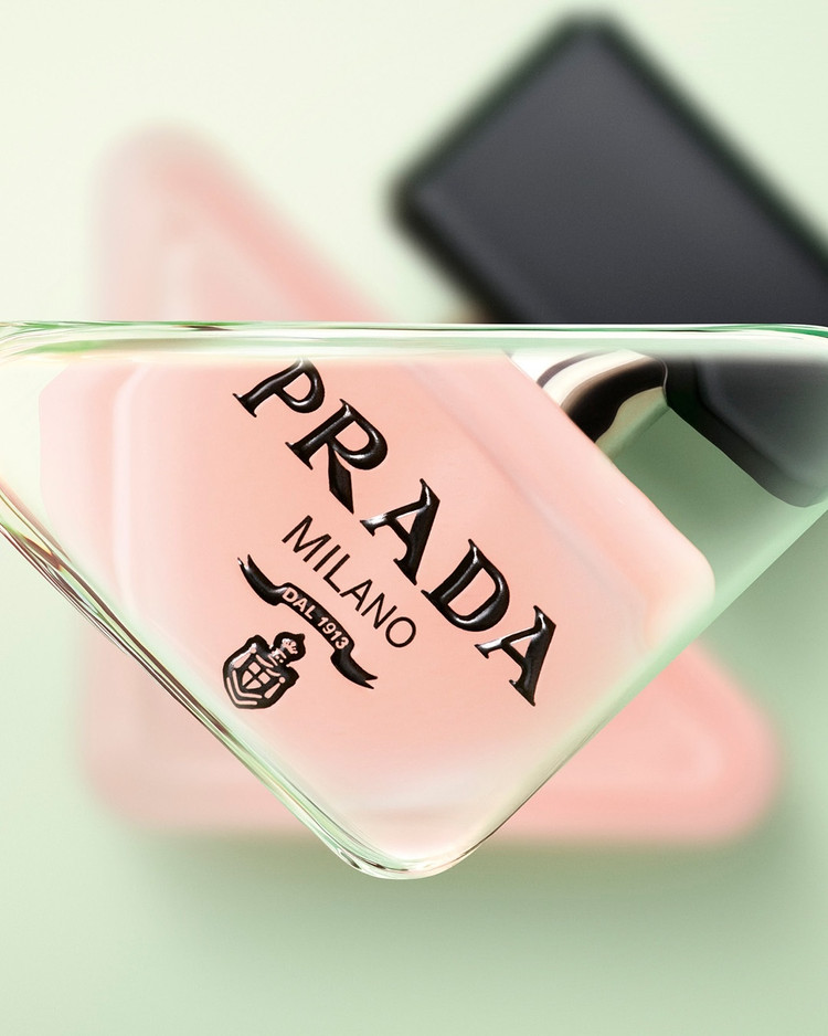 プラダ ビューティ】「パラドックス ヘアミスト」が誕生。夏の美人印象