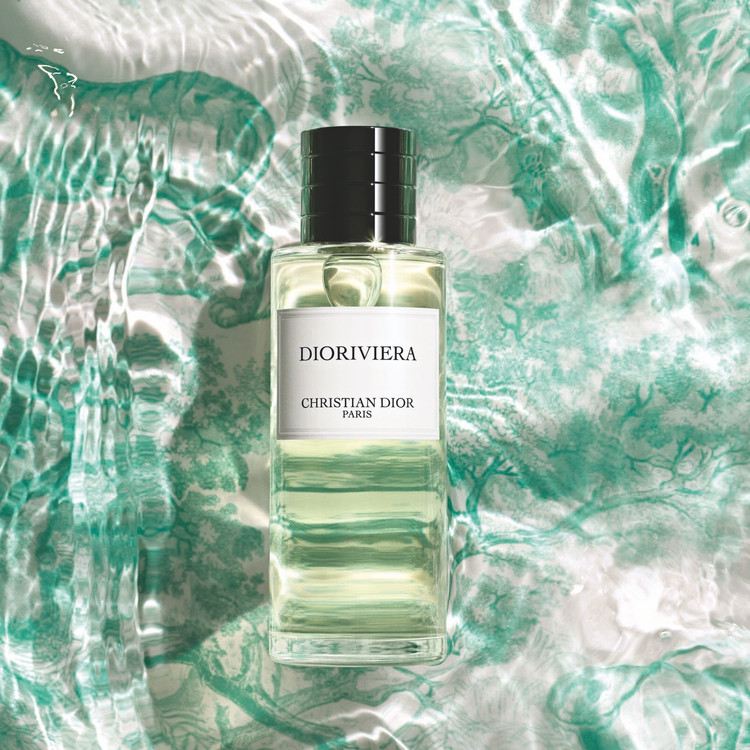 夏らしい色彩をまとった【メゾン クリスチャン ディオール】トワル