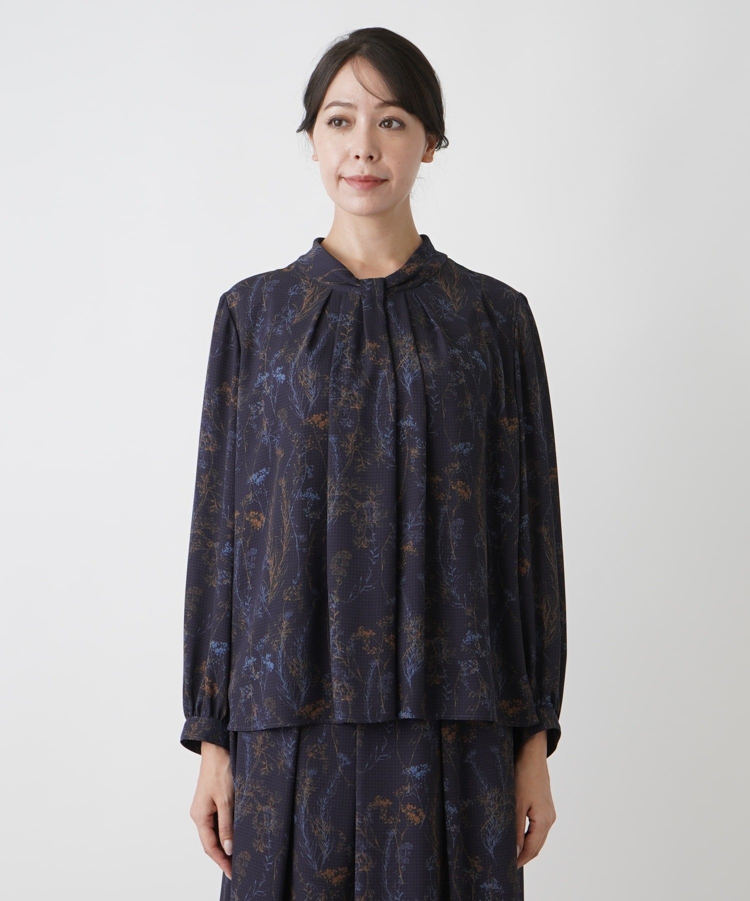 ボタニカル柄ブラウス|レリアン プラスハウス | レリアン公式