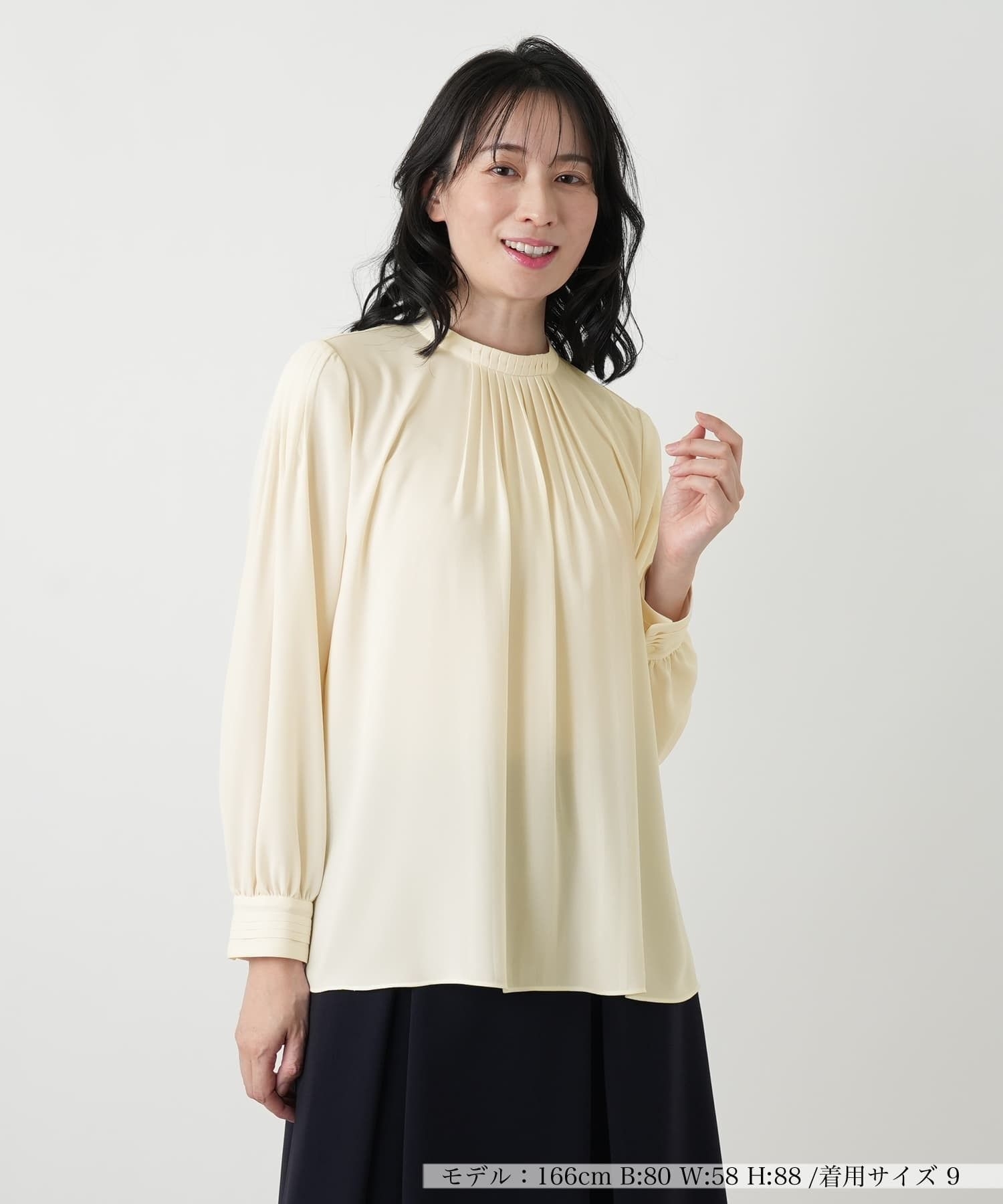 タックプリーツブラウス【ROCHAS Premiere】|レリアン | レリアン公式