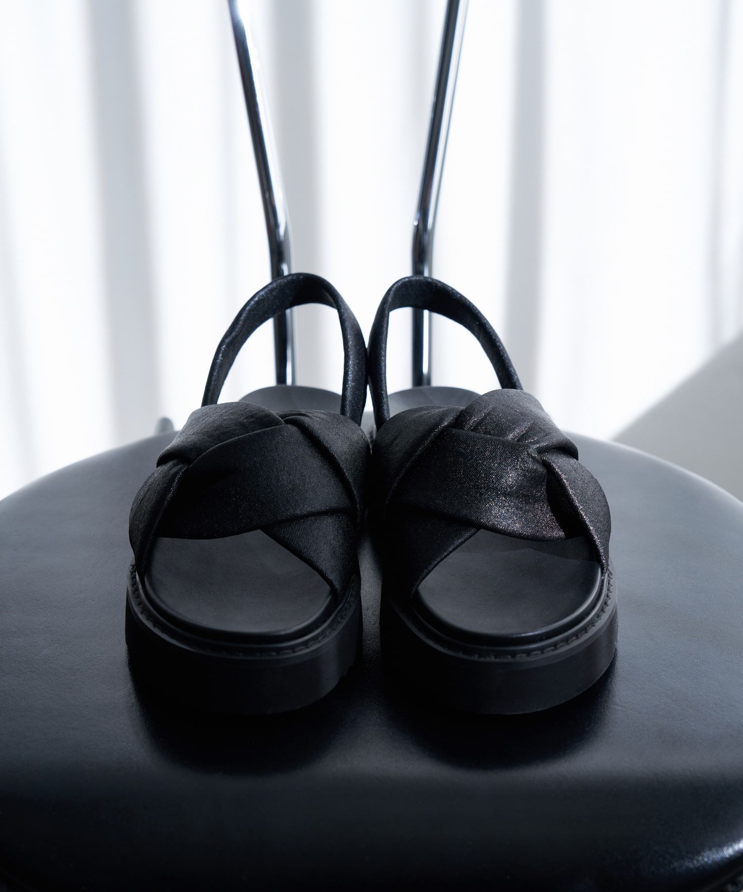 ツイストフラットサンダル|LANVIN en Bleu | LANVIN en Bleu