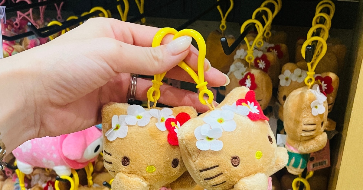 ハワイ】人気沸騰中！日焼けキティはハワイ土産マストバイ！ | MORE