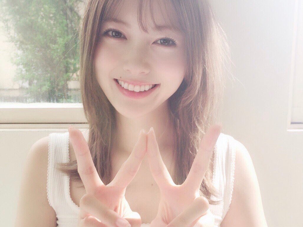 乃木坂46白石麻衣・写真集、23度目重版で“驚異のロングヒット”34万部