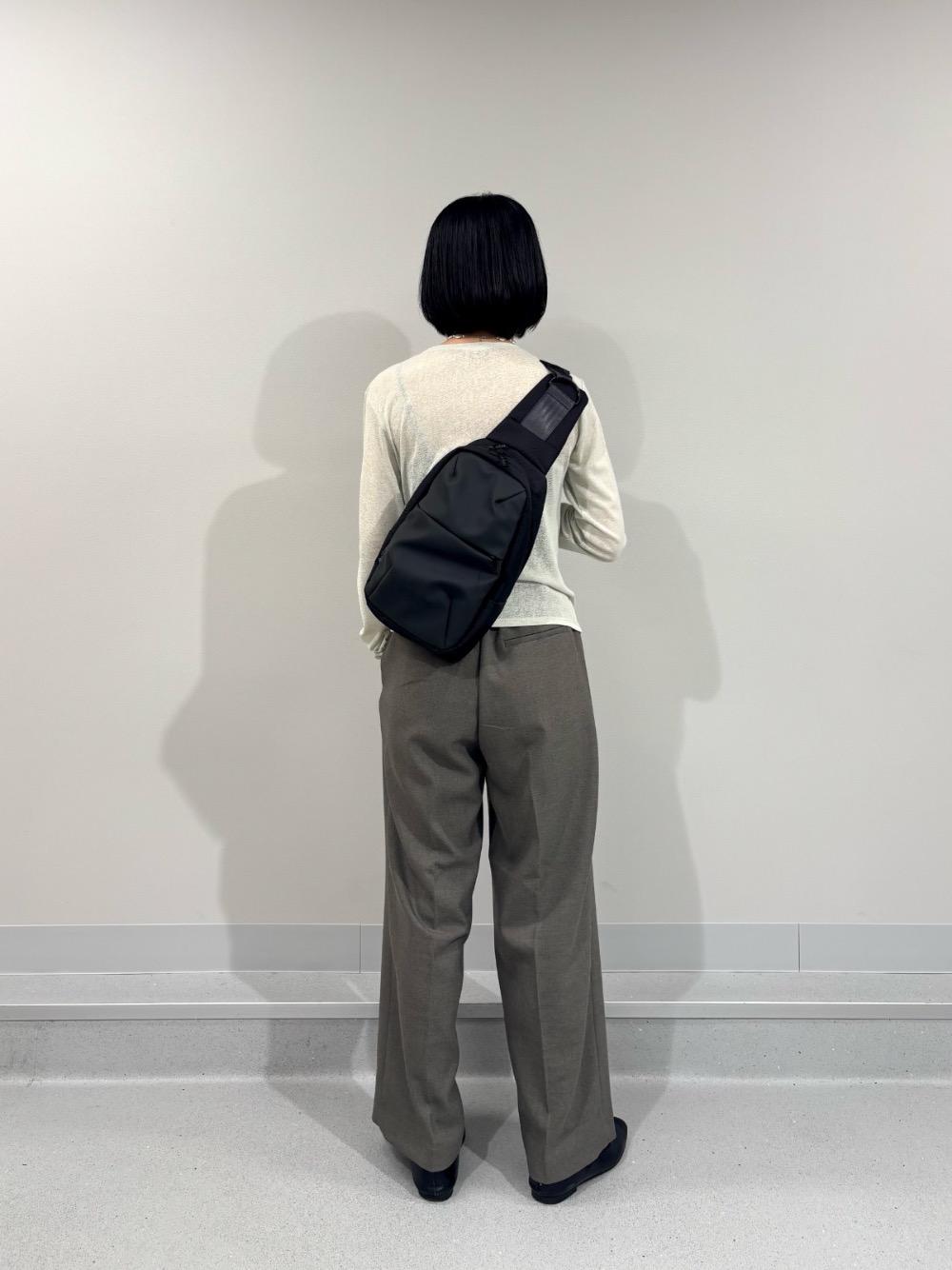 BERNARDO CROSSBODY BAG VEGGIELEATHER | Manhattan Portage BLACK