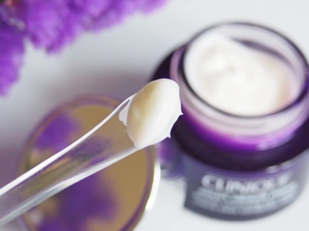 表情まで明るく！目元にハリを与える「クリニーク スマートリペアアイ