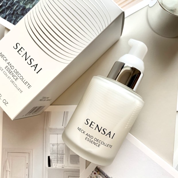 ベスコス3位受賞】10,000円クラスのSENSAI［センサイ］贅沢ボディケア