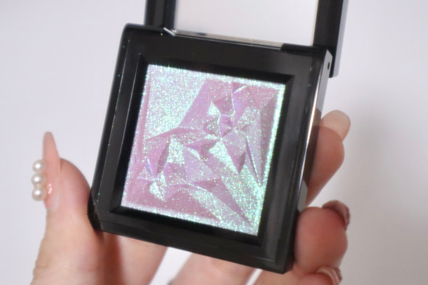 シュウウエムラ】宝石級アイシャドウ クラッシュド ジェムのホリデー