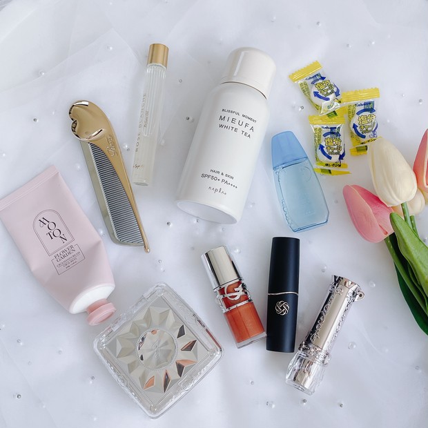 ポーチの中身】美容マニアのMAQUIAインフルエンサーが愛用するコスメや