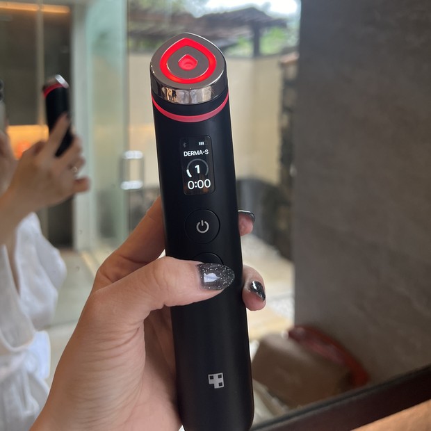 Qoo10メガ割で韓国美顔器！メディキューブ「AGE-R ブースタープロ」の