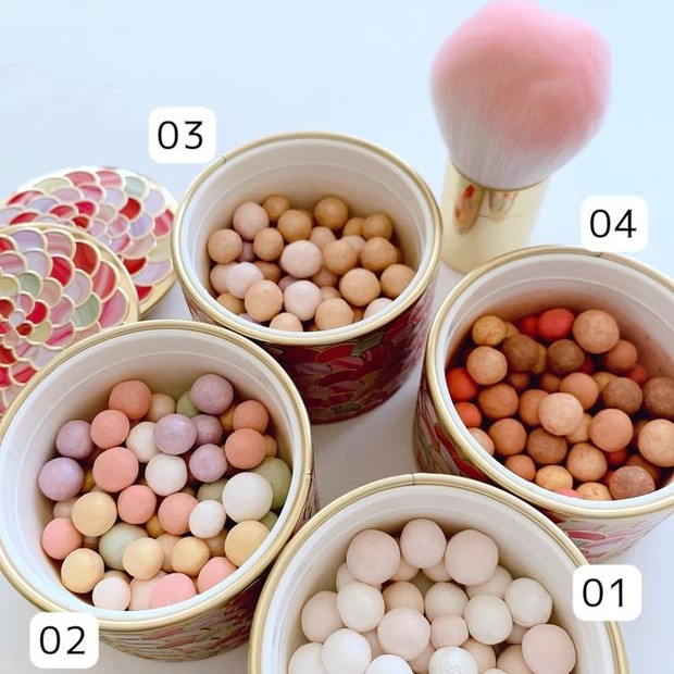 ゲラン】リニューアルした名品パウダーをスウォッチ！ 人気アイ