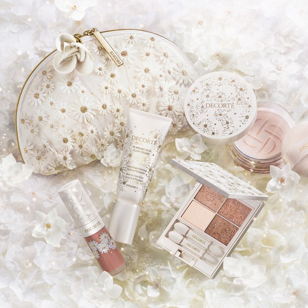 クリスマスコフレ2024】ポーチ付きクリスマスコフレ特集 | 集英社の