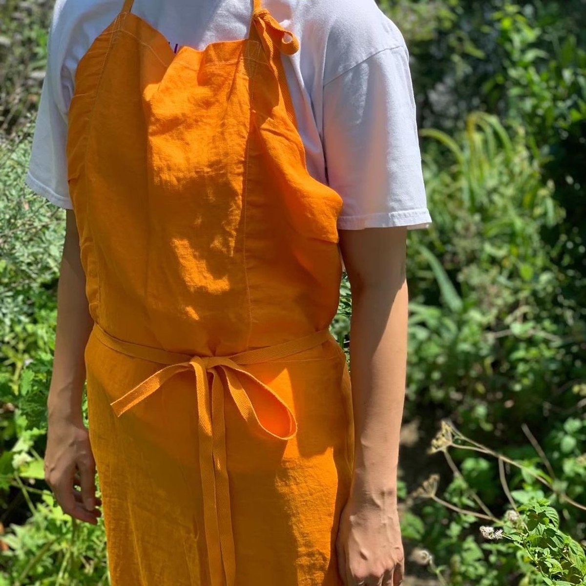 eatrip soil】のブドウで染めたオリジナルカラーのエプロンも。【Lefts