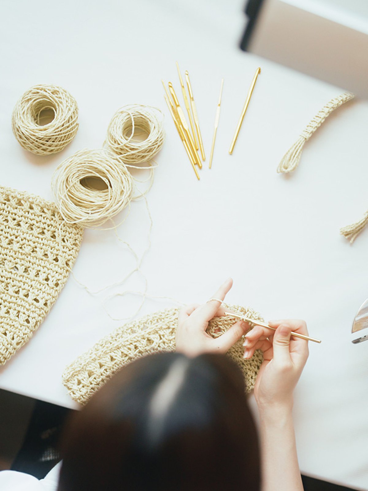 DEAN & DELUCA】よりBEAMS COUTUREとのコラボによる手編みバッグが登場