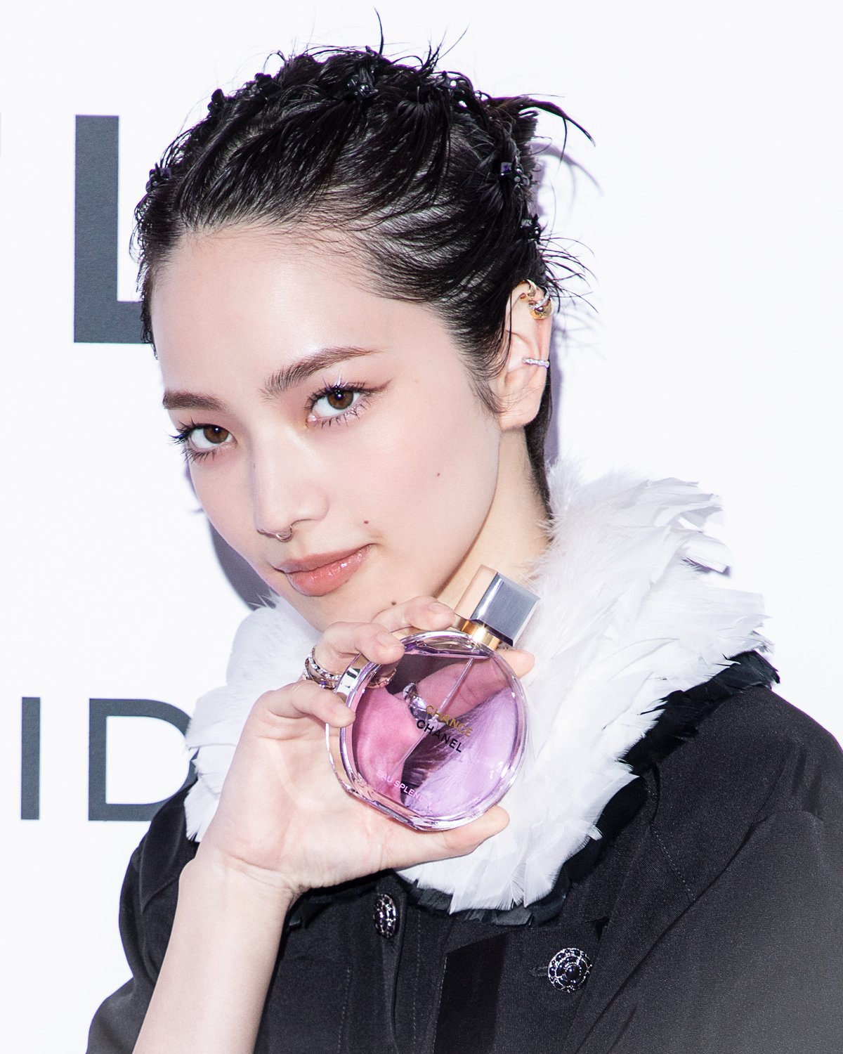 幸運を閉じ込めた【シャネル】チャンスの新フレグランスと小松菜奈が