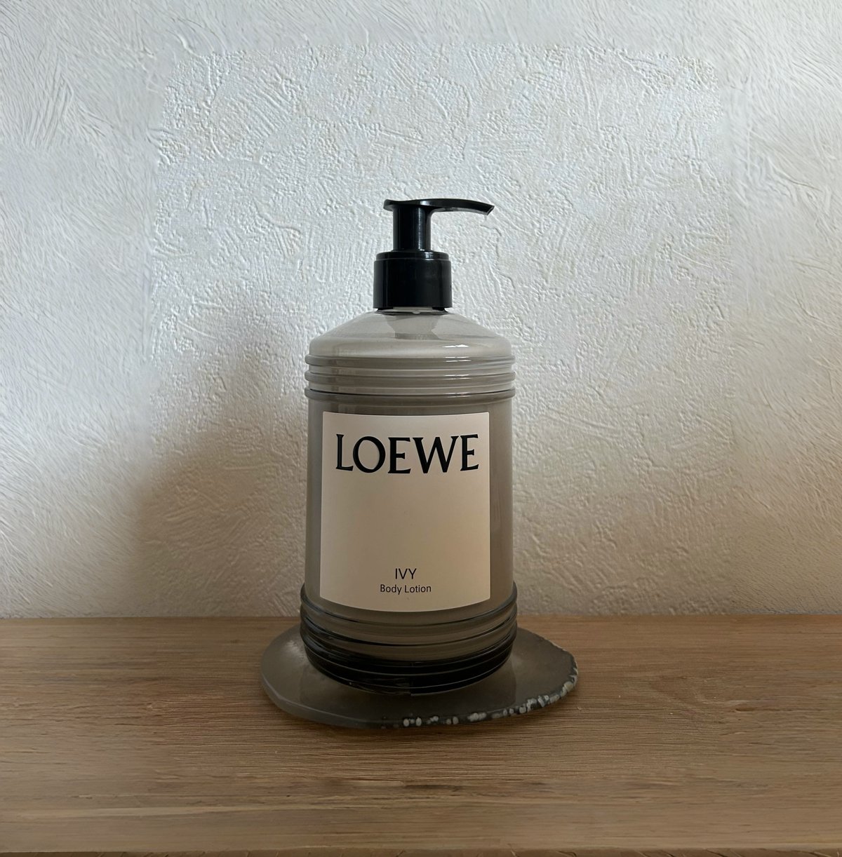 毎日のひと手間が心待ちになる【ロエベ】のボディーローション