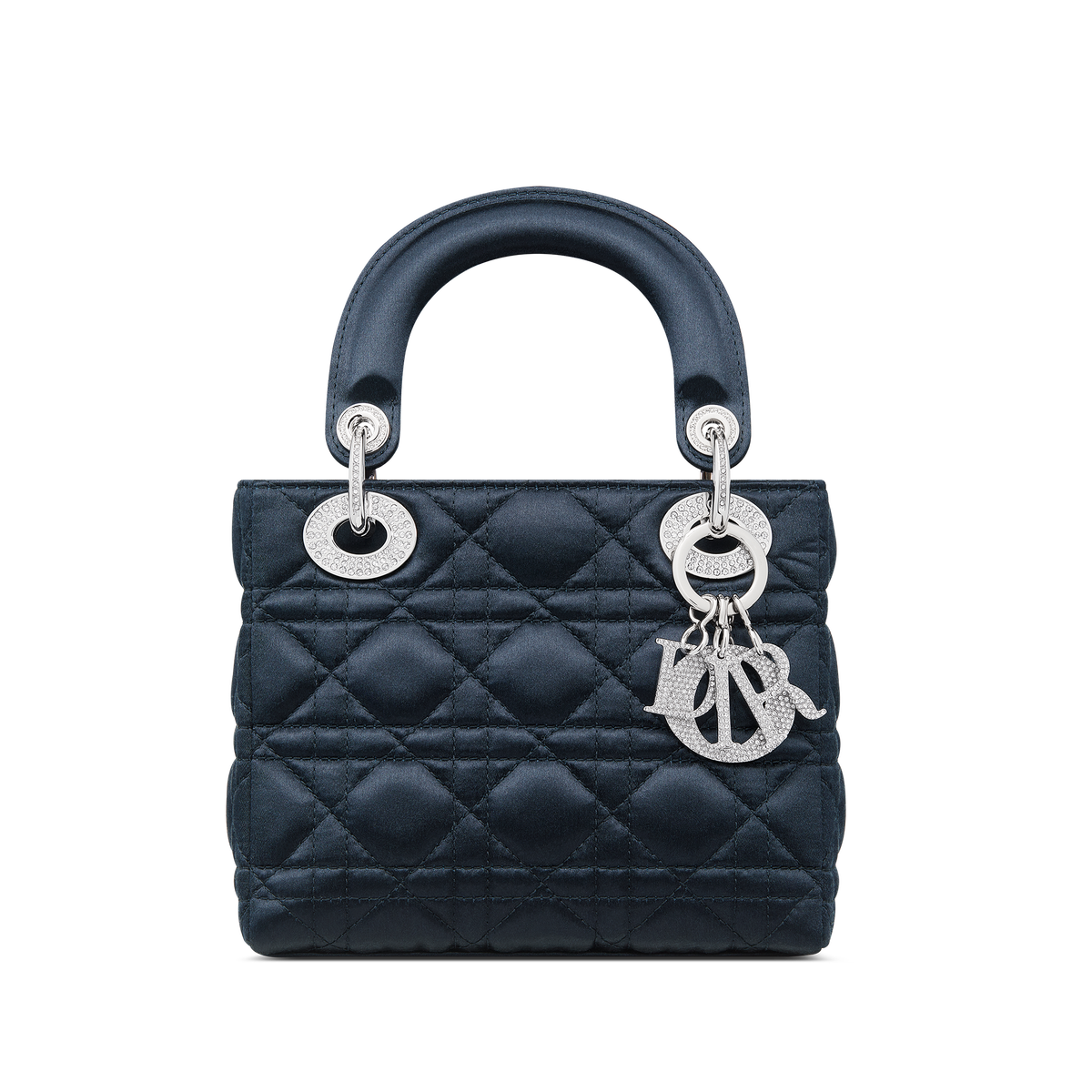 ディオール】からダイアナ元妃が愛用したバッグが数量限定で復刻発売