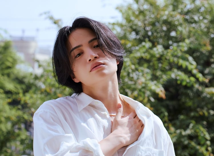 菊池風磨の1st写真集発売、テーマは「大人の夏休み」「内に秘める想