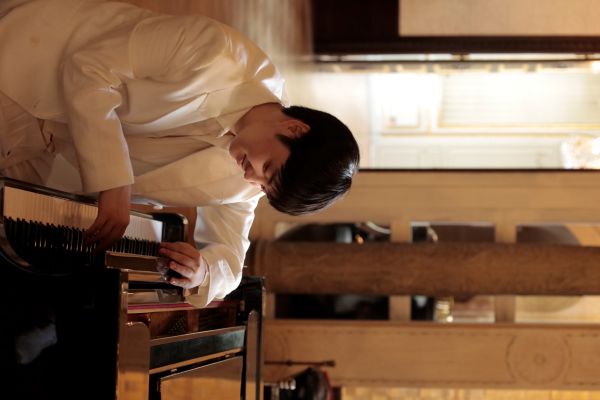 ユーモア忘れず軽やかに ピアニスト藤田真央『指先から旅をする2