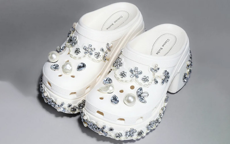 クロックス】キラキラビジューが華やか！シモーネ ロシャとの初コラボ