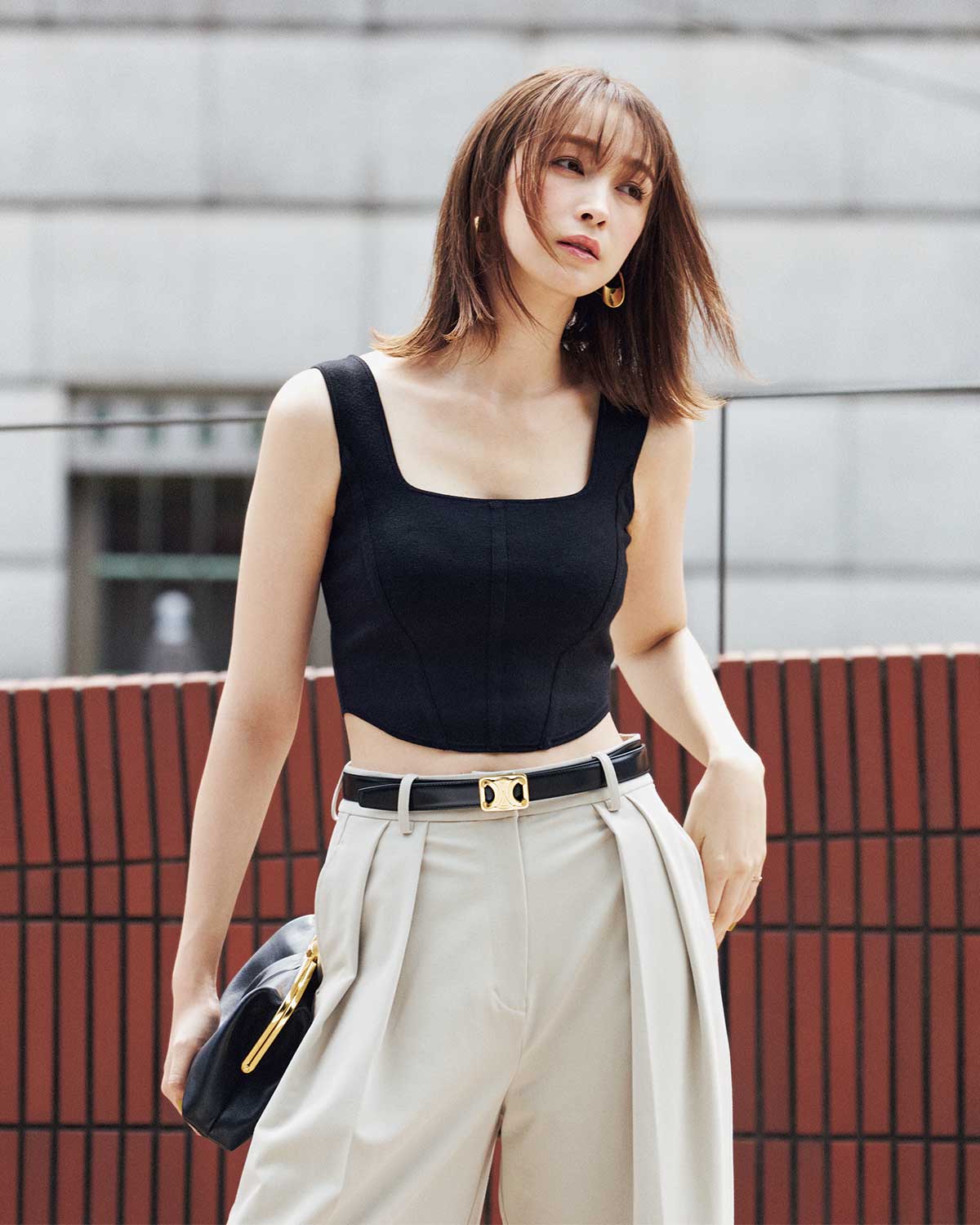 セリーヌ】バックルのトリオンフが印象的なベルトはブランドロゴベルト