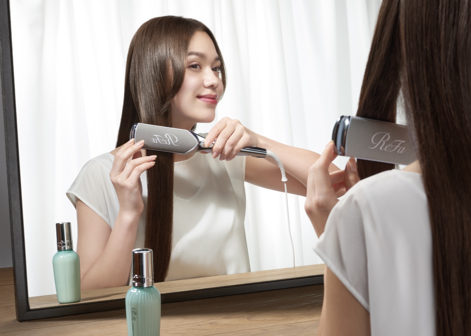 ReFa】幅広プレートでプロ級ストレートに！梅雨時期のうねり・広がり